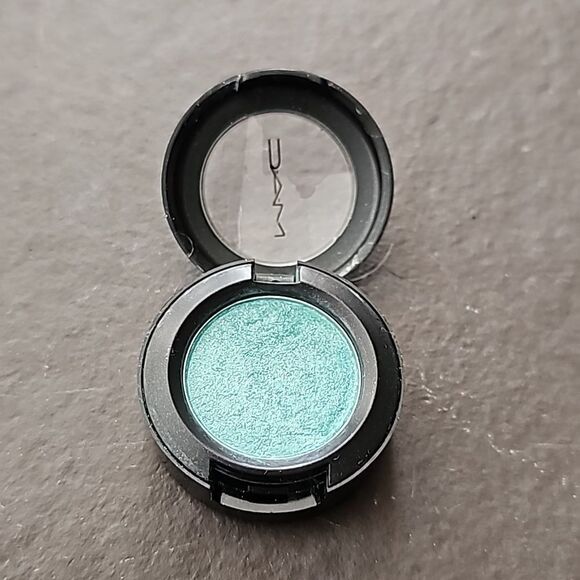 MAC Aqua "Aquadisiac" EYE SHADOW perfect for Beach Vacation or Cocktails! - Picture 2 of 3